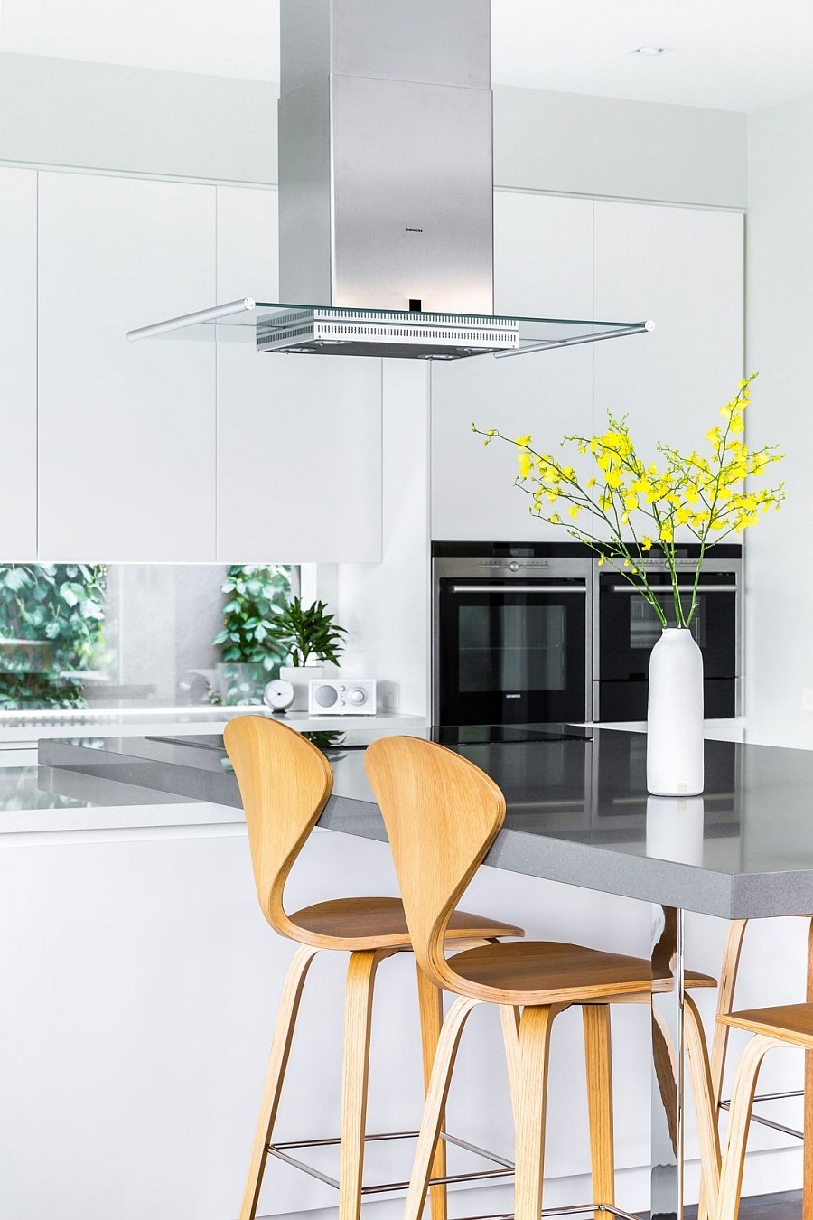 Wonderful blend of glossy and matte surfaces in the kitchen