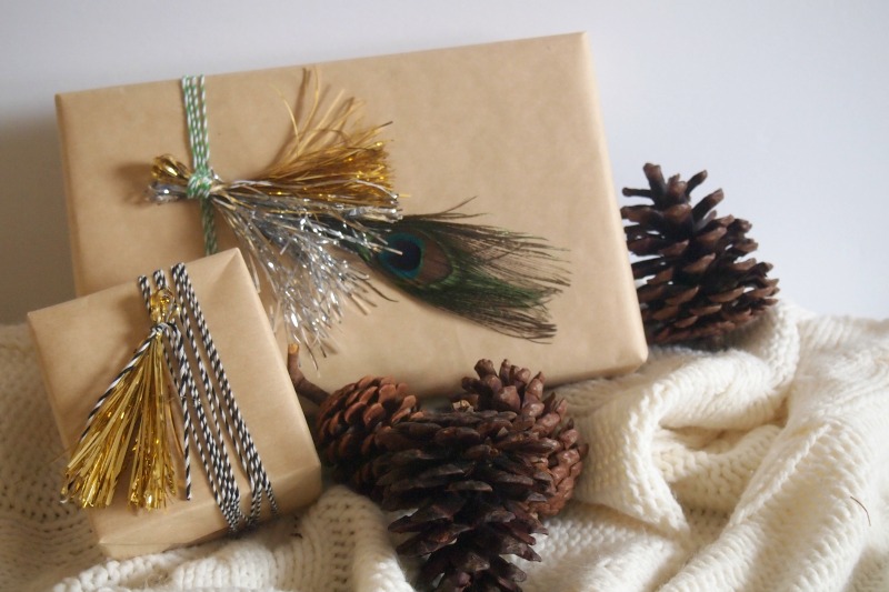 giftwrap-using-metallic-tinsel