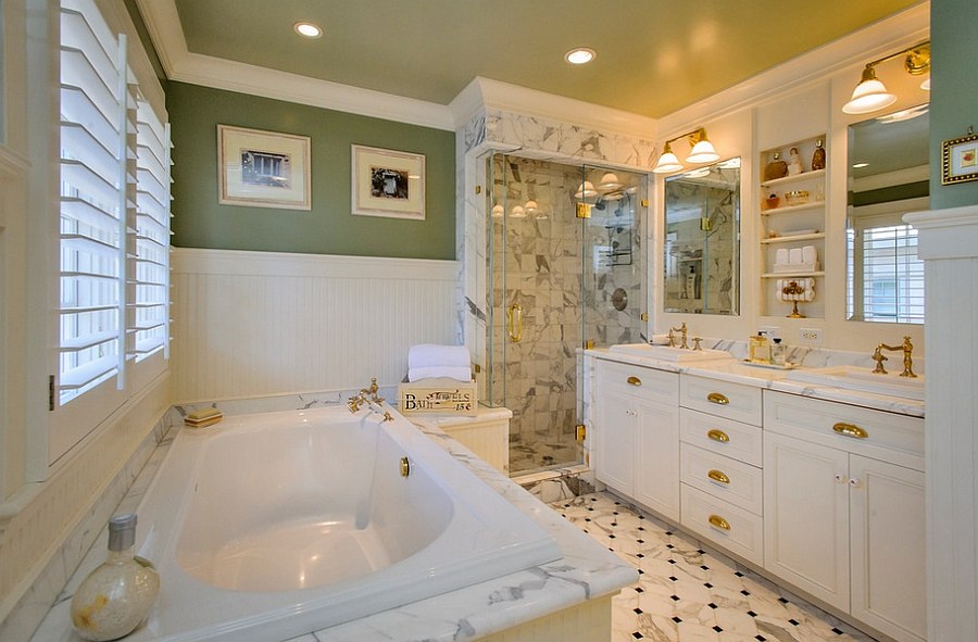 A hint of gold for the beautiful traditional bath in green and white