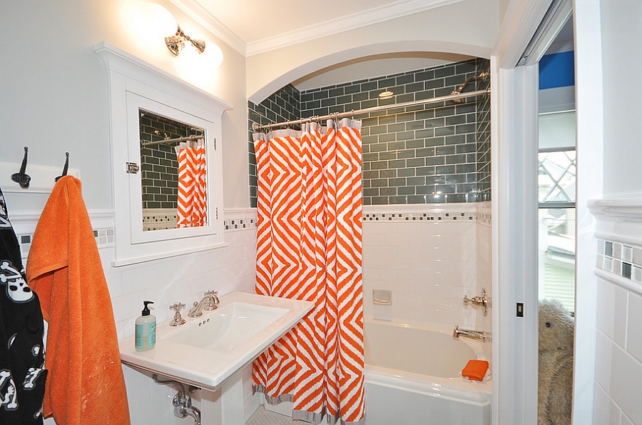 A shower curtain with orange pattern is all you need at times! [Design: Habitat Architecture]