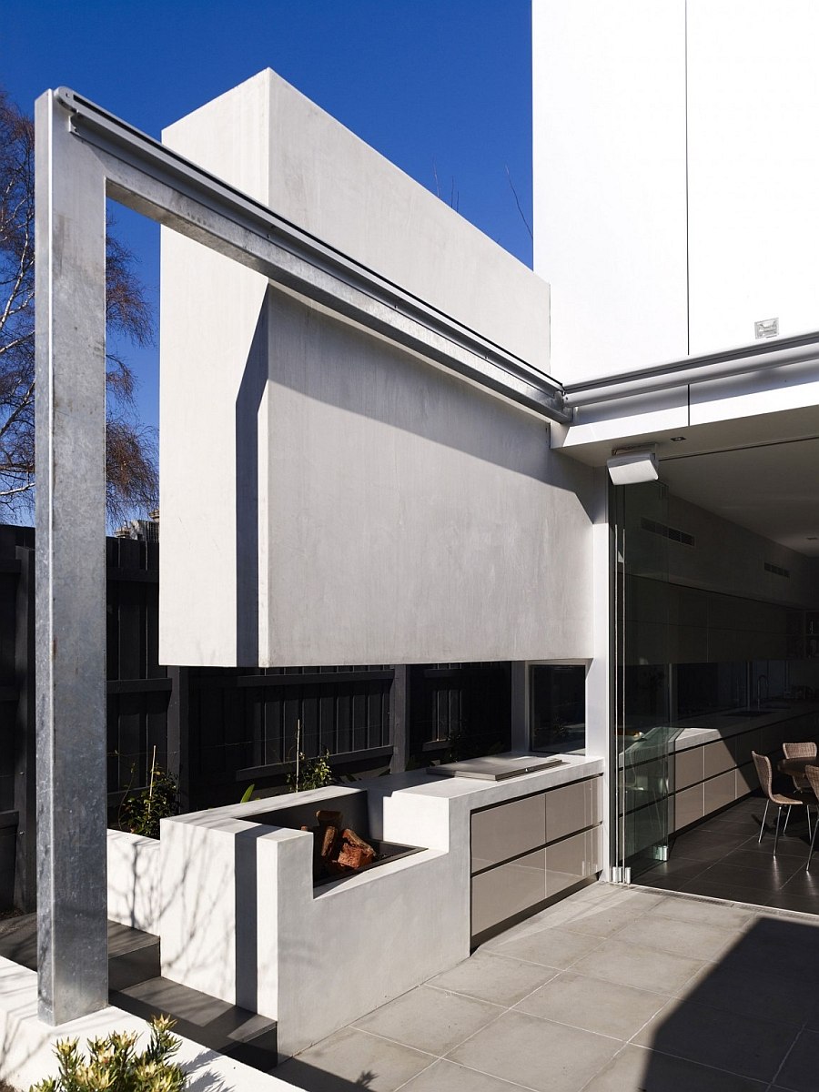 Barbecue area connected with the kitchen inside the house