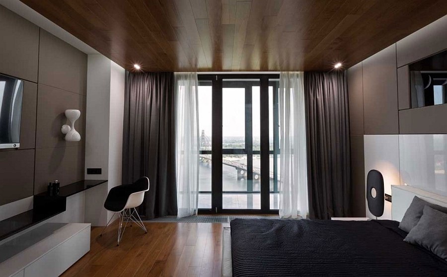 Bedroom offers stunning views of Dnieper