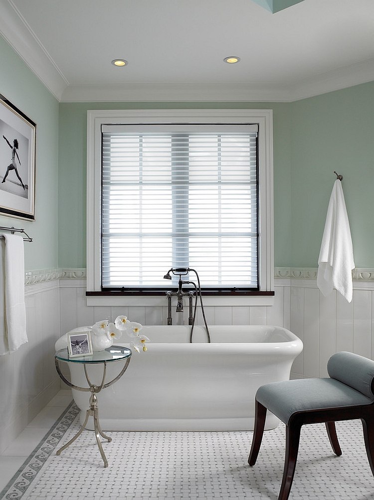 Breezy bathroom uses green with an air of sophistication