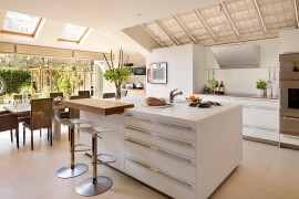 25 Captivating Ideas for Kitchens with Skylights