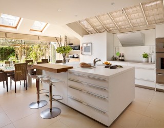 25 Captivating Ideas for Kitchens with Skylights