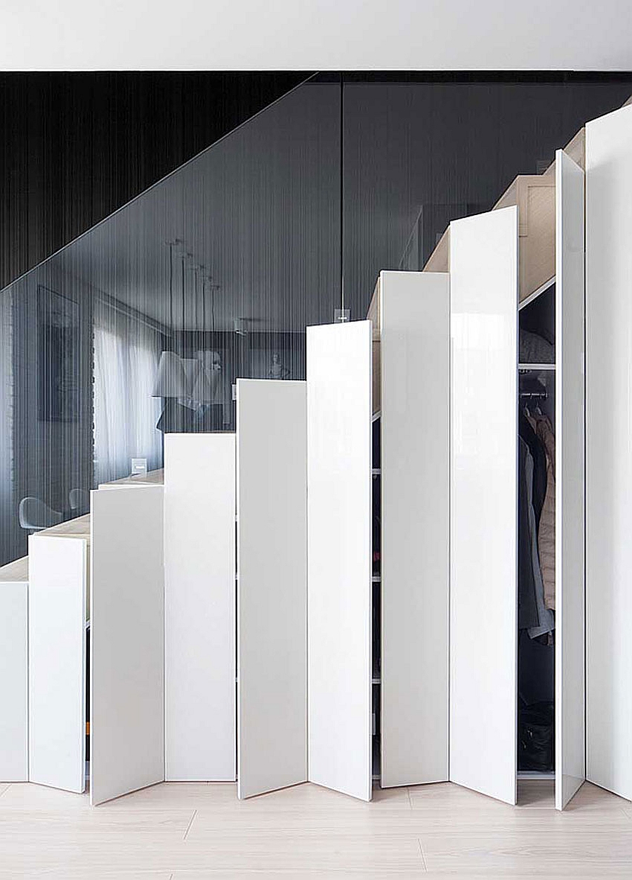 Creative wardrobe and shelves integrated with the staircase