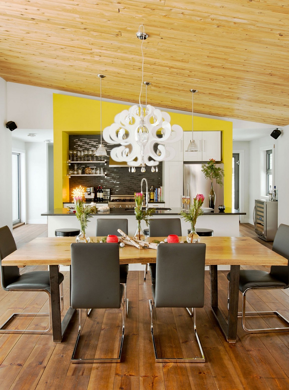 Dining room chairs bring a touch of modernity to the room