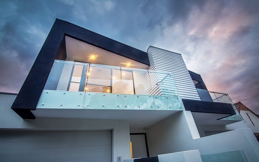 Dramatic facade of the Brighton Duplex in Melbourne