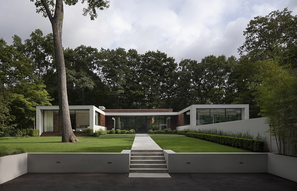 Elegant entryway of the New Canaan Residence with natural beauty