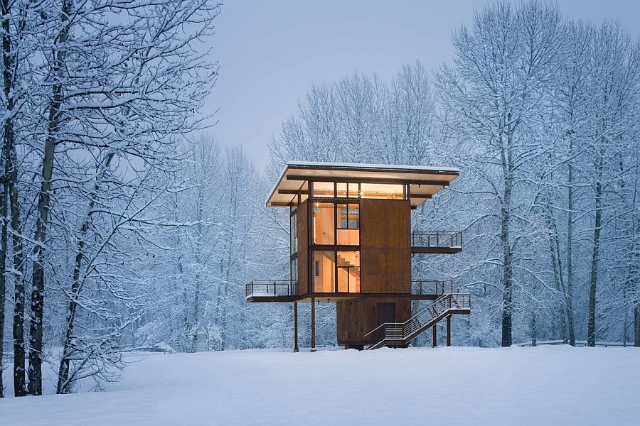 Fabulous mountain getaway clad in steel and plywood