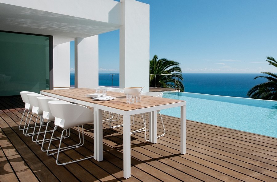 Fabulous outdoor dining space next to the pool overlooking the ocean