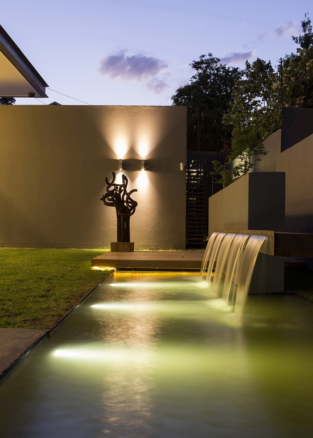 Gorgeous water feature of the stylish contemporary house