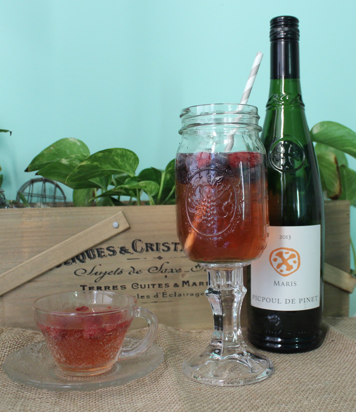 https://cdn.decoist.com/wp-content/uploads/2015/01/How-to-Make-Wine-Glasses-with-Mason-Jars.jpg