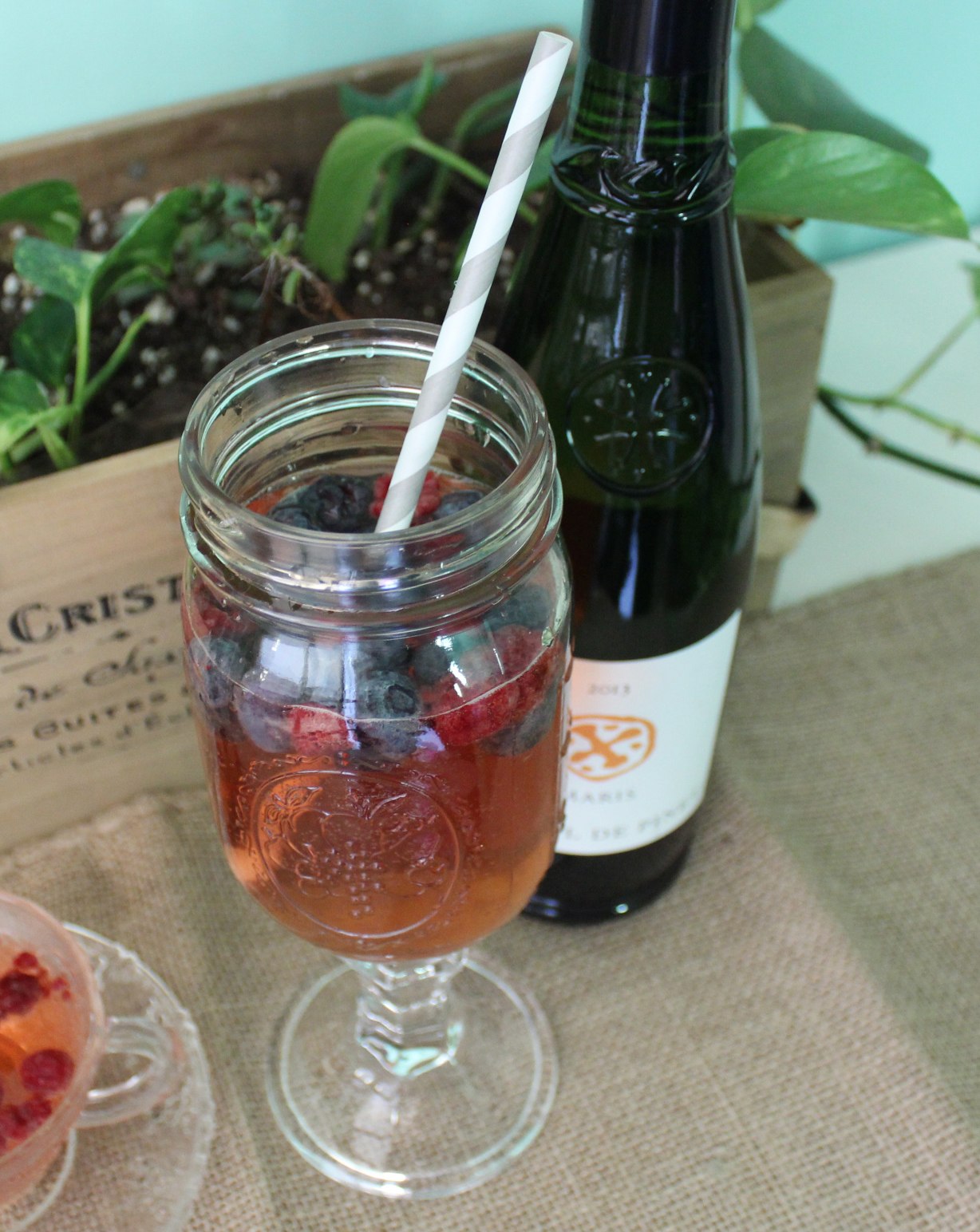 DIY: How to Make Your Own Mason Jar Wine Glasses