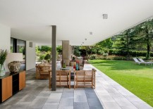 Outdoor-lounge-and-dining-space-are-an-extension-of-the-interior-217x155