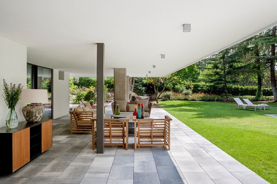 Outdoor lounge and dining space are an extension of the interior