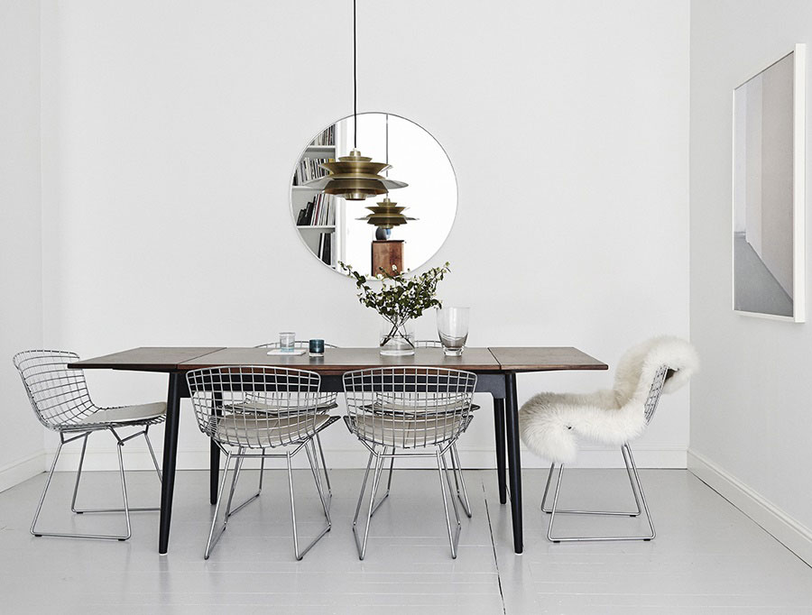 Pendant light brings a touch of metallic charm to the dining room