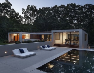 New Canaan Residence: A Contemporary Escape Draped in Greenery