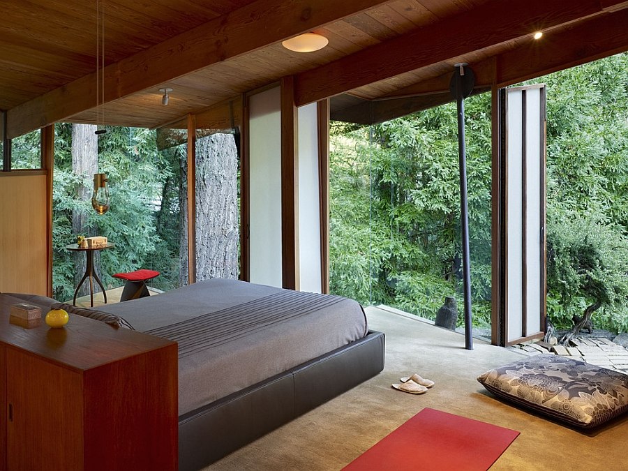 Rustic bedroom opens up towards the natural canopy outside