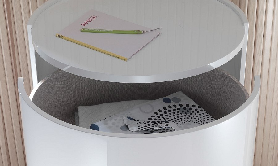 Smart design of the nighstands helps you in shaping a clutter-free bedroom