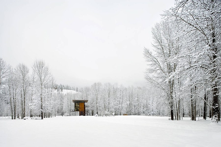 Snow covered extreior lets the mountain retreat stand out visually