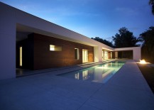 Spacious-outdoor-courtyard-with-pool-and-firepace-217x155