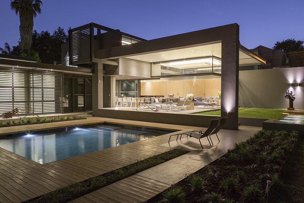 Swimming pool and the outdoor garden of House Sar