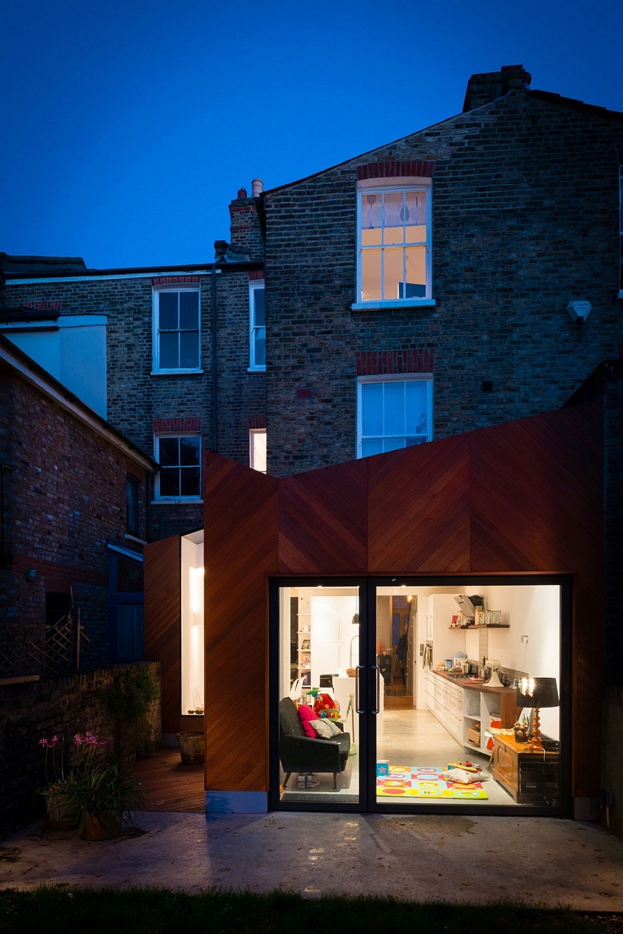 Victorian London home with a contemporary extension in cedra and glass