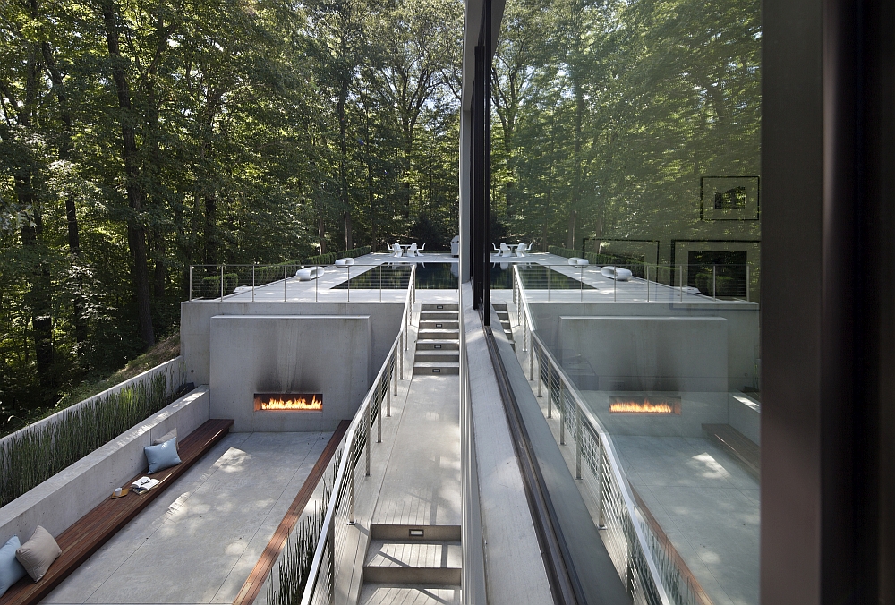 Walkway leading to the sunken outdoor lounge and the pool