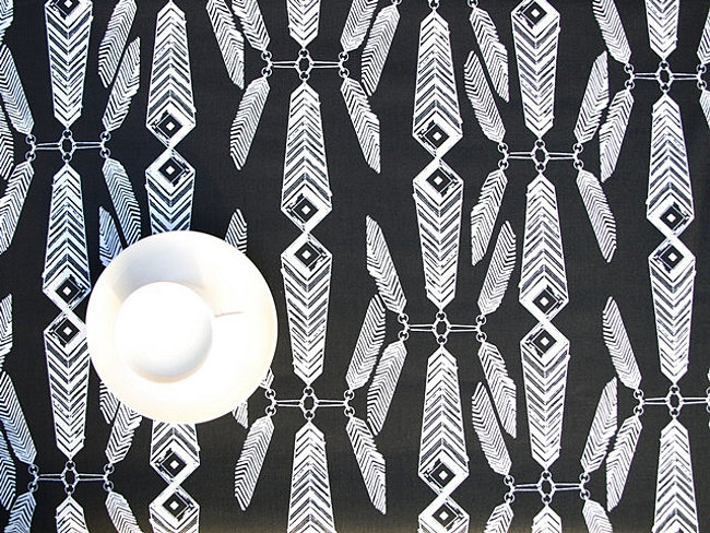 Black and white feather-motif tablecloth from Dreamzzz