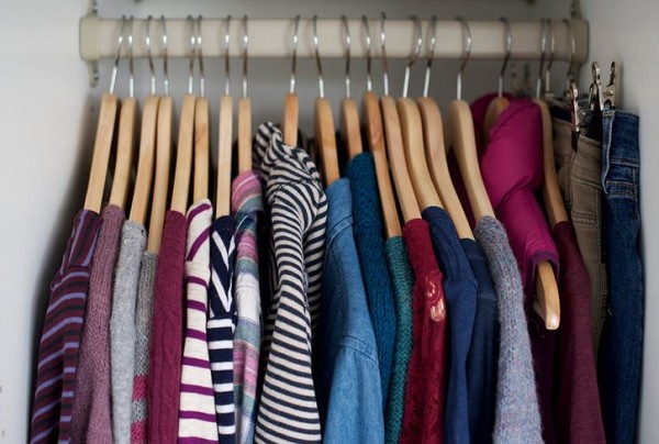 Organize Your Closet with a Capsule Wardrobe | Decoist