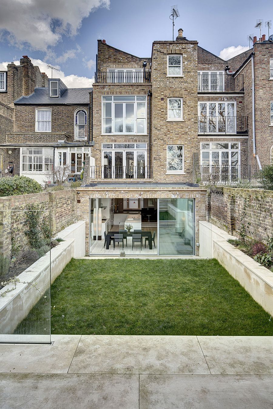 Classic Victorian Townhouse with a contemporary extension in London