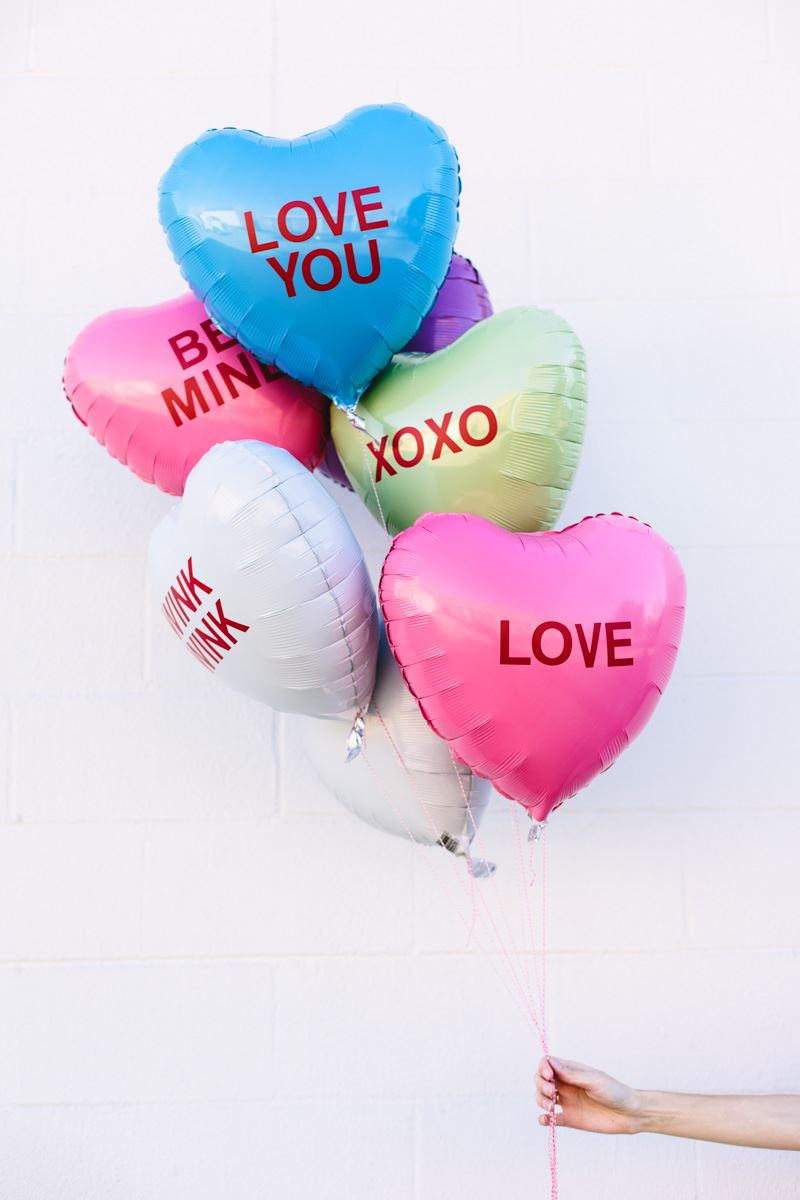 DIY conversation heart balloons from Studio DIY