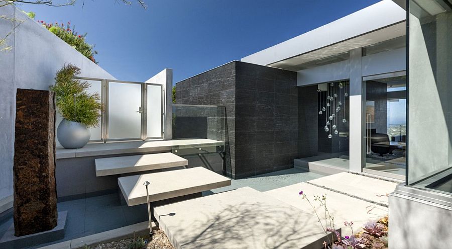 Entryway with water fetaure for the cool California home