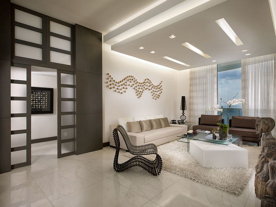 False ceiling adds unassuming beauty to the living room [Design: Guimar Urbina - KIS Interior Design]