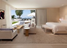 Luxurious-contemporary-bedroom-that-opens-up-towrads-the-private-deck-217x155