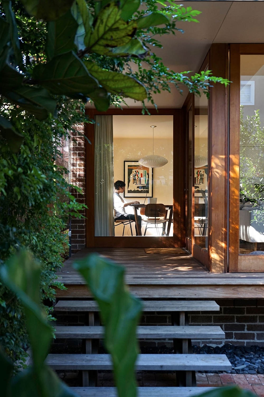 Nelson Saucer pendant light stands out in the living room