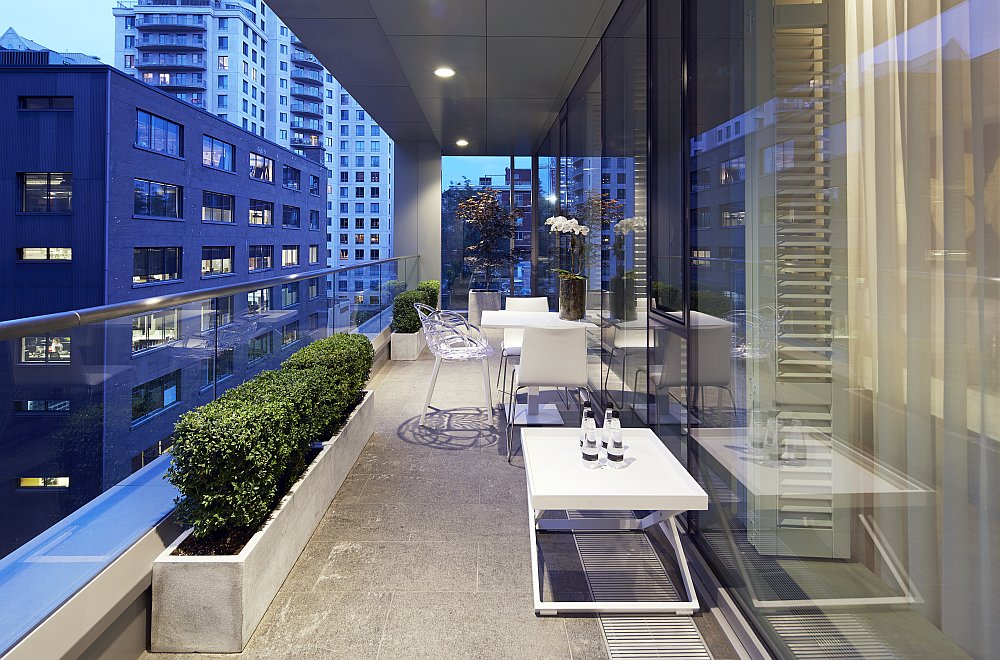 Private balcony overlooking the city of Montreal