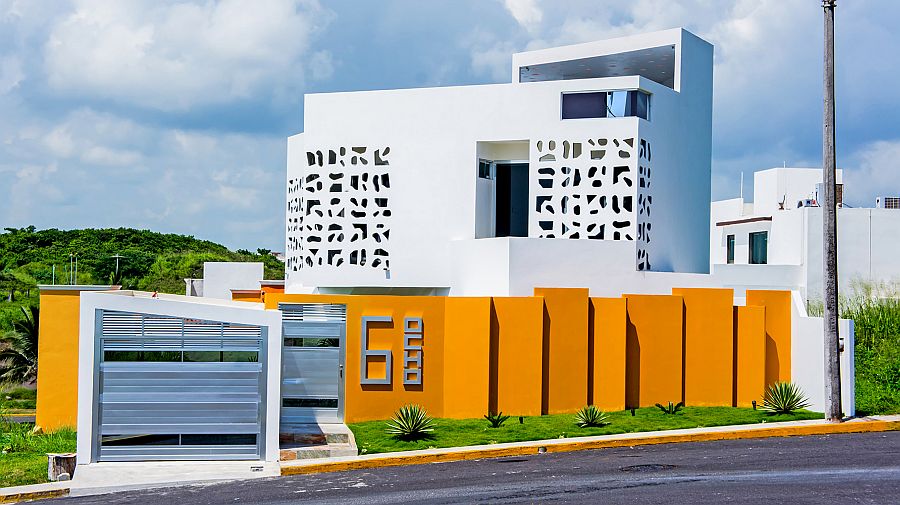 Street facade of the Nest House in Alvarado, Veracruz