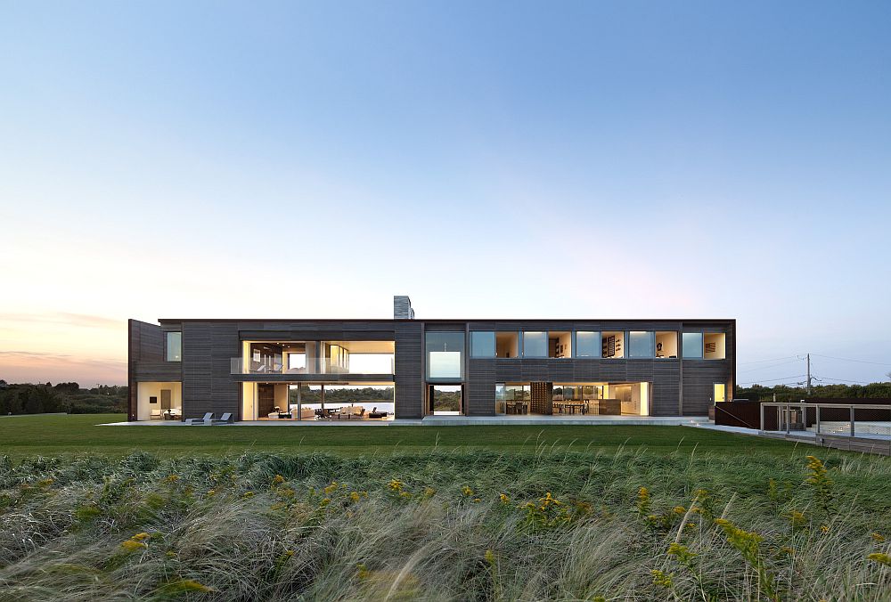Stunning home blurs the lines between the indoors and the exterior