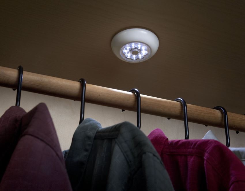 best wireless closet light