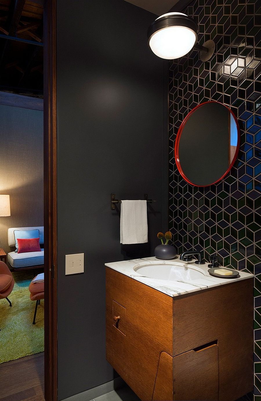 Wall tiles bring geometric pattern to the bathroom