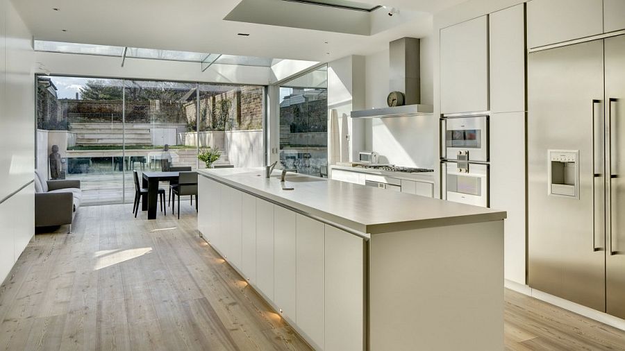 White kitchen brings a touch of minimalism to the classic Victorian townhouse