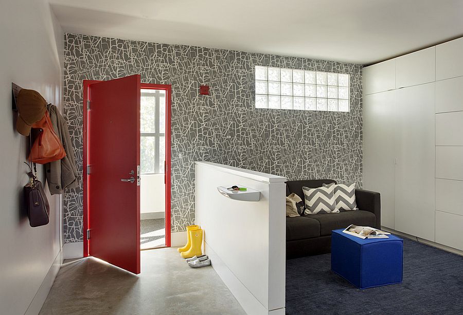 Add a touch of red and wallpaper beauty to the contemporary entry