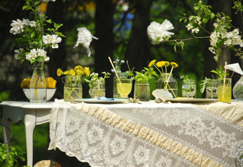 Dandelion table