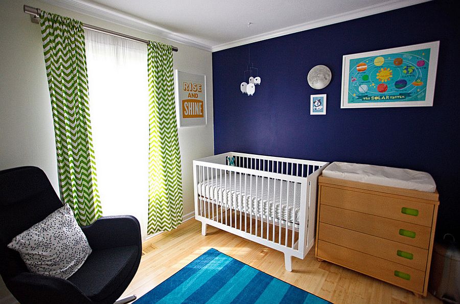 Dark blue accent wall in the kids' nursery [Design: Mary Wyar]