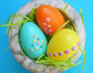 Easy DIY: Decorate Easter Eggs with Stickers