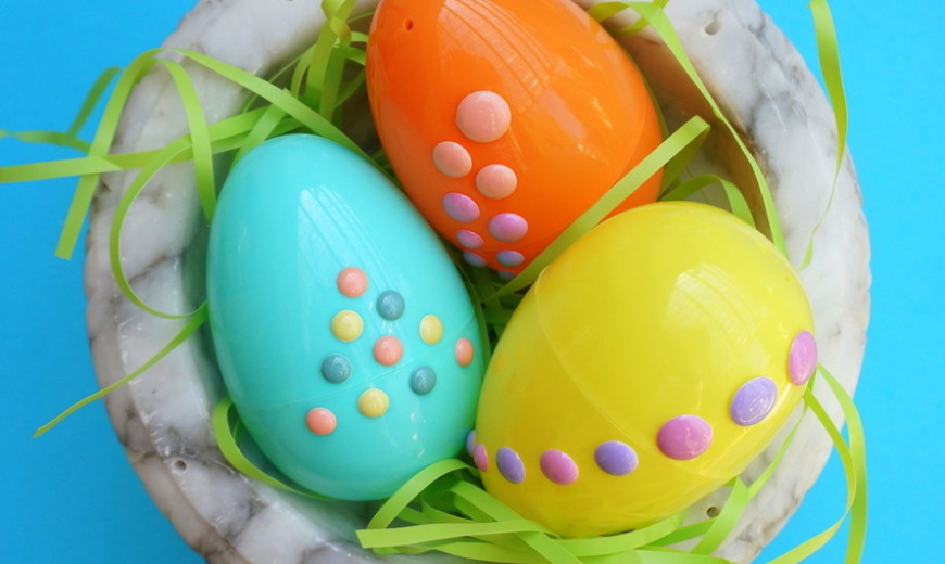 Easy DIY: Decorate Easter Eggs with Stickers