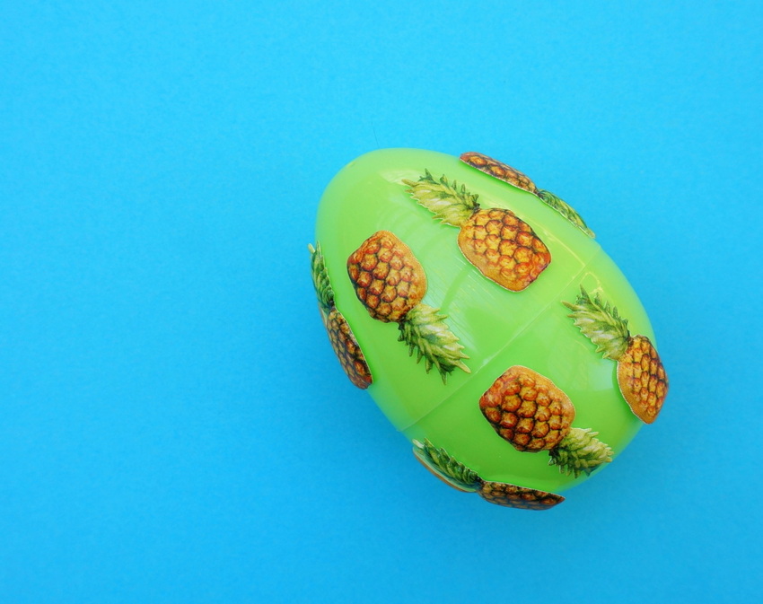 Easter egg with a pineapple pattern