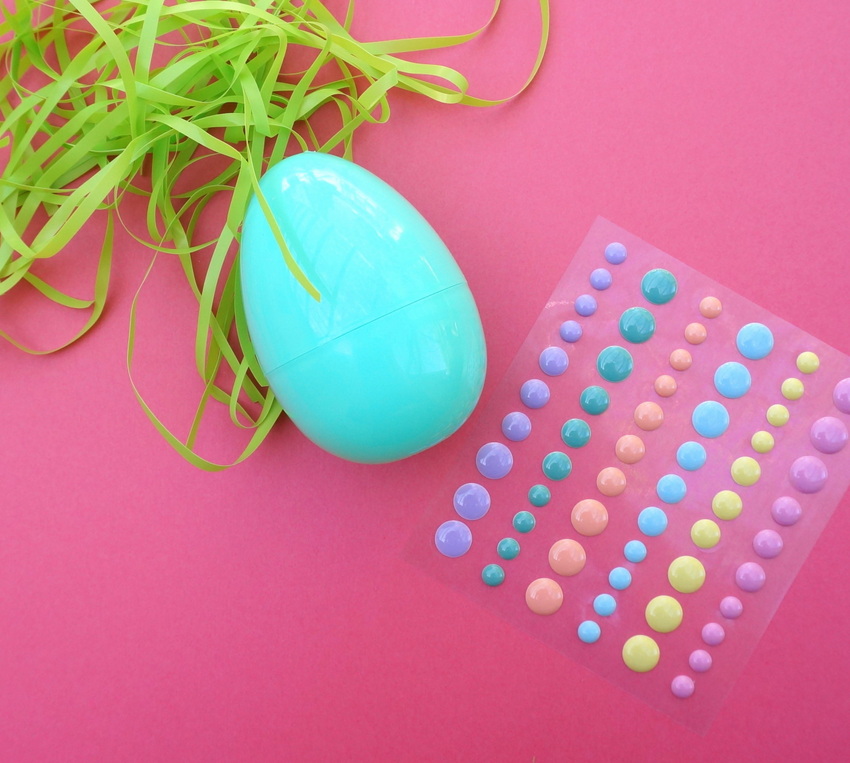 Eggs, dots and Easter grass